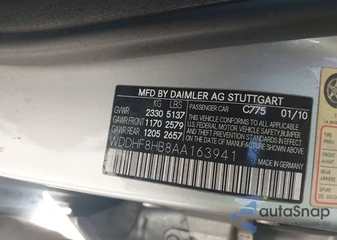 2010 Mercedes-Benz E 350 4Matic z USA, uszkodzony, nr VIN WDDHF8HB8AA163941